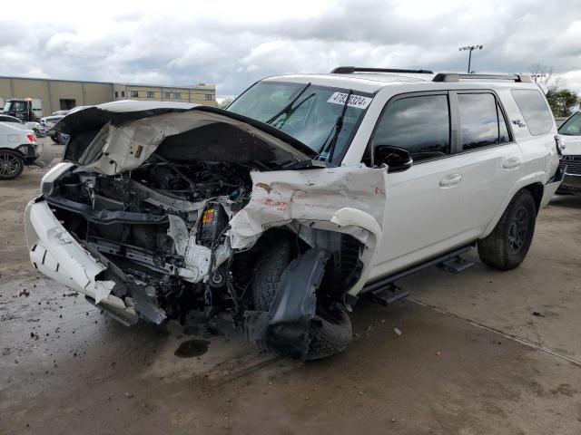 Image 1 of 2019 TOYOTA 4RUNNER SR5 2019 with VIN JTEBU5JR0K5638015