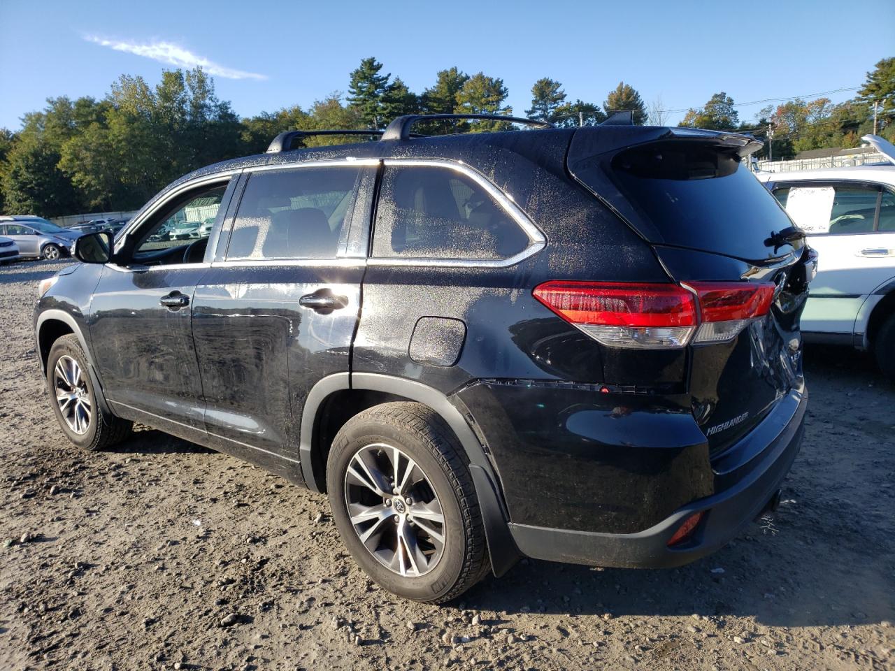 Изображение 2 2018 TOYOTA HIGHLANDER LE 2018 с VIN 5TDBZRFH2JS894209