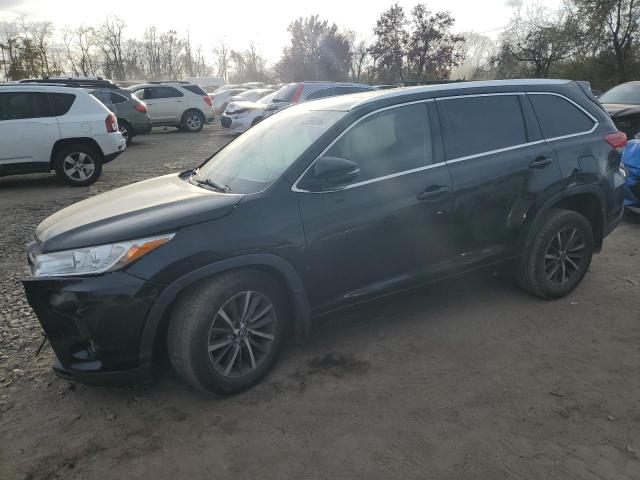 Image 1 of 2018 TOYOTA HIGHLANDER SE 2018 with VIN 5TDJZRFH0JS557937