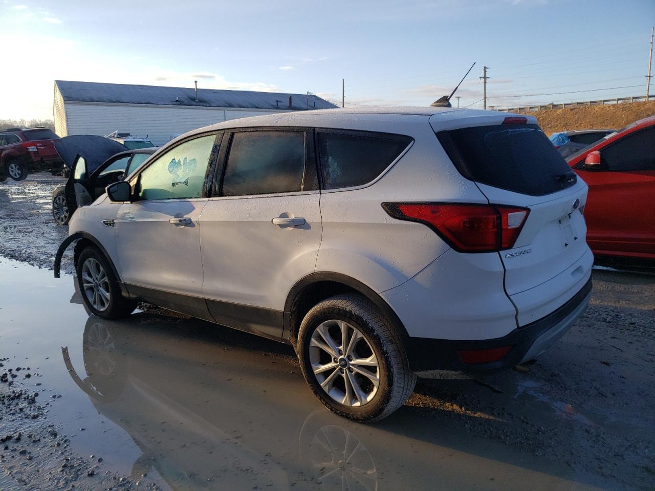 Image 2 of 2019 FORD ESCAPE SE 2019 with VIN 1FMCU9GD0KUA39502