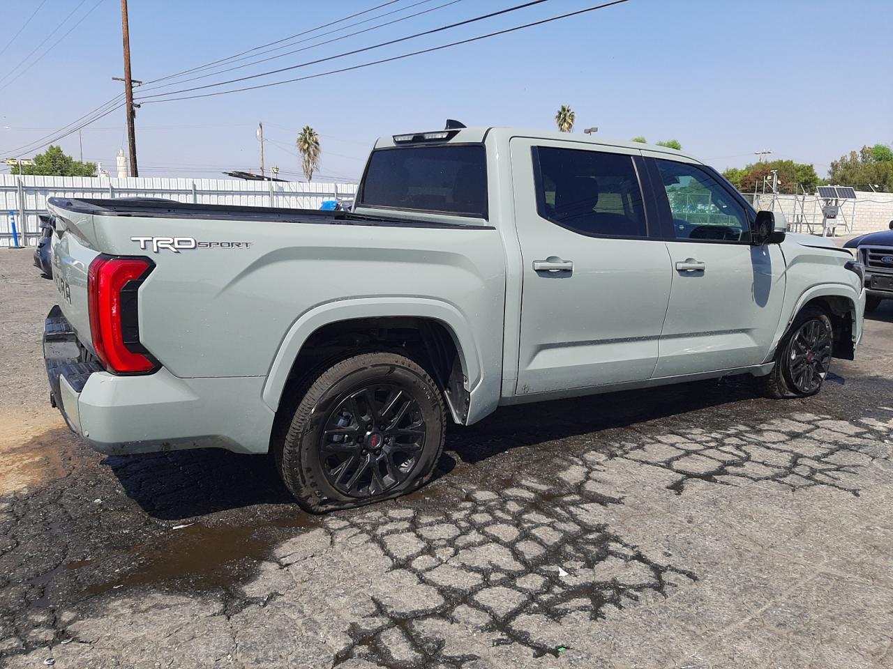 Изображение 3 Toyota Tundra Crewmax Sr 2022 с VIN 5TFLA5AB3NX015324