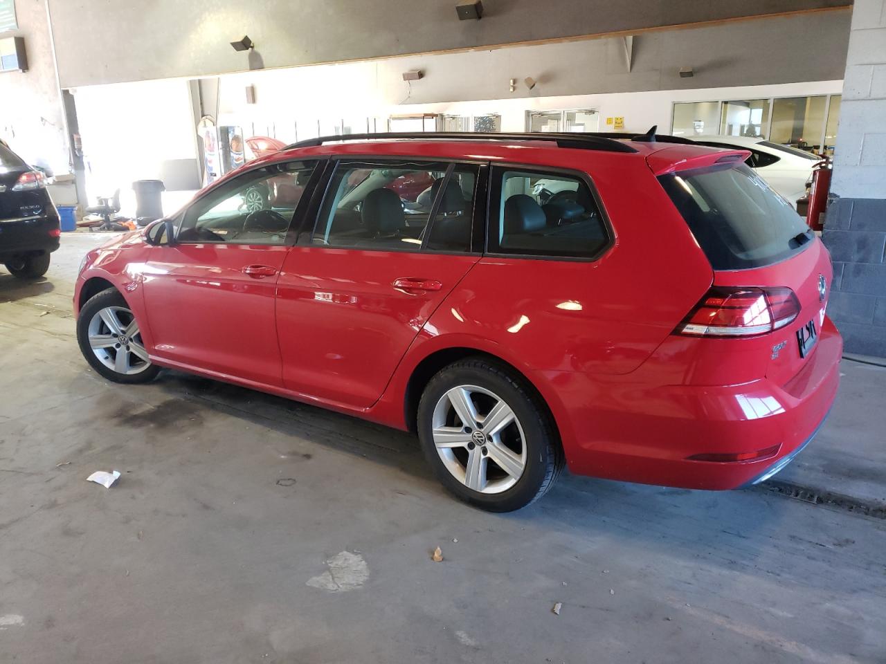 Obraz 2 z 2018 VOLKSWAGEN GOLF SPORTWAGEN S 2018 z VIN 3VWD17AU3JM753316