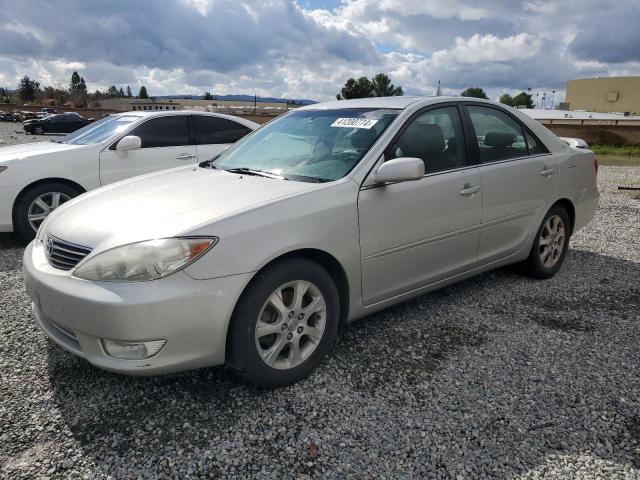 Image 1 of 2005 TOYOTA CAMRY LE 2005 with VIN 4T1BF32K45U594773