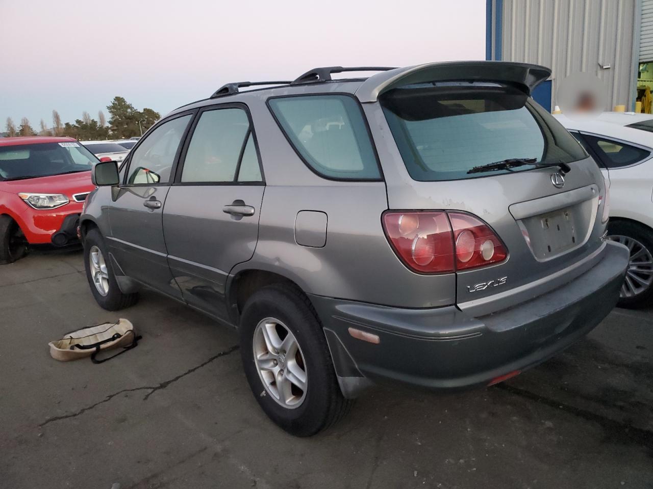Изображение 2 2000 LEXUS RX 300 2000 с VIN JT6GF10U7Y0055988