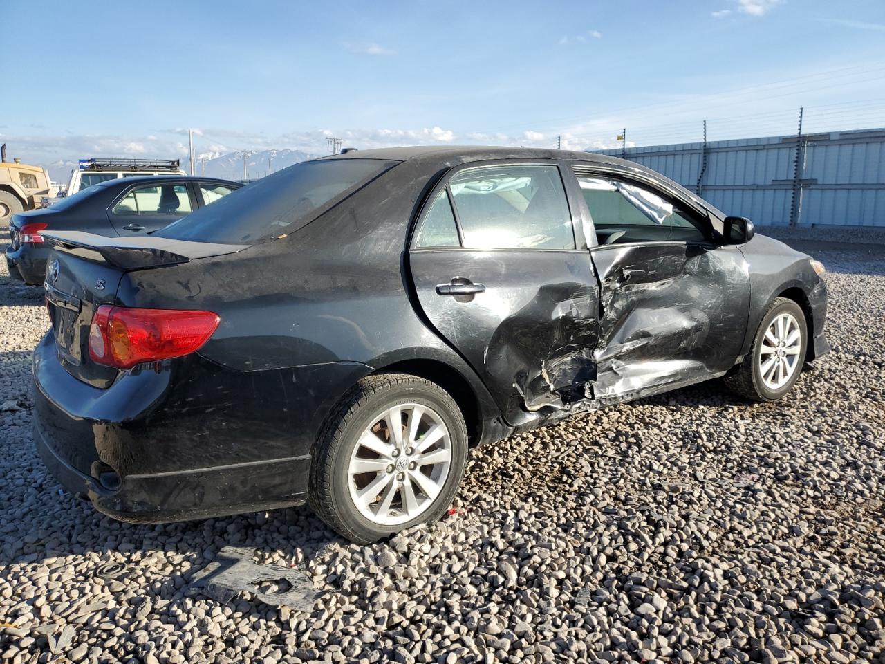 Image 3 of 2010 TOYOTA COROLLA BASE 2010 with VIN 2T1BU4EEXAC444213