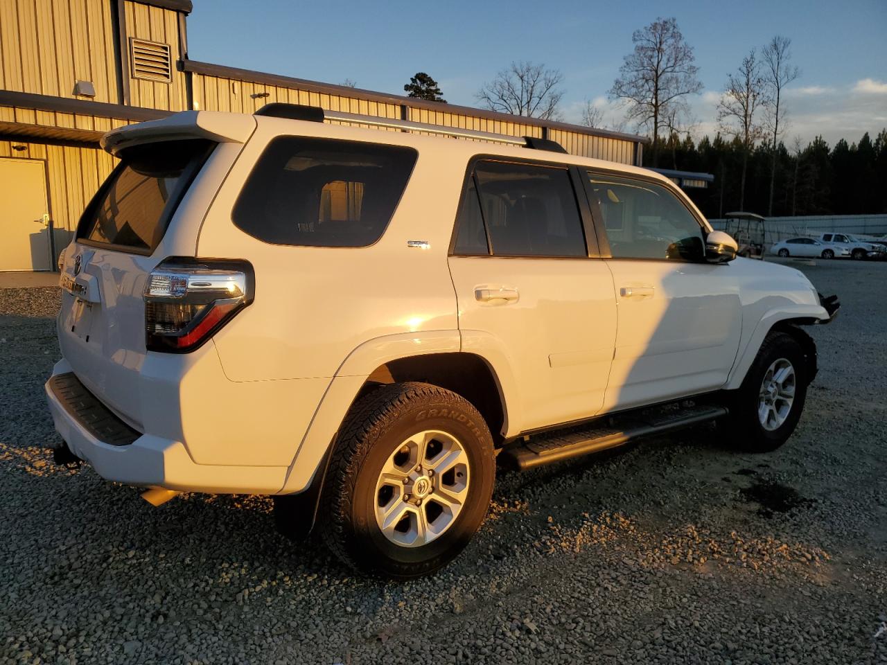 Image 3 of 2022 TOYOTA 4RUNNER SR5/SR5 PREMIUM 2022 with VIN JTENU5JR4N6040439