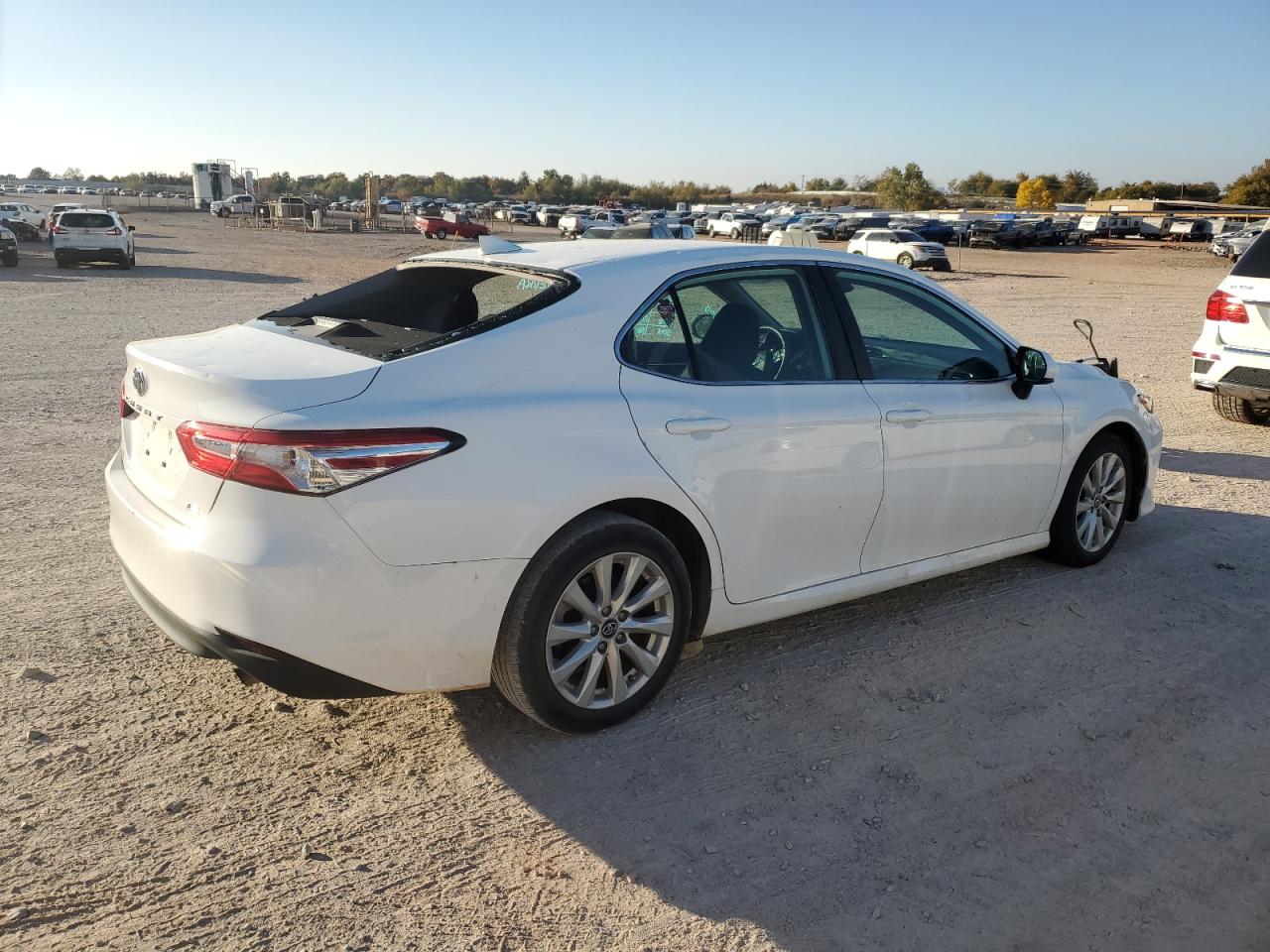 Изображение 3 2019 TOYOTA CAMRY L 2019 с VIN 4T1B11HK1KU243051