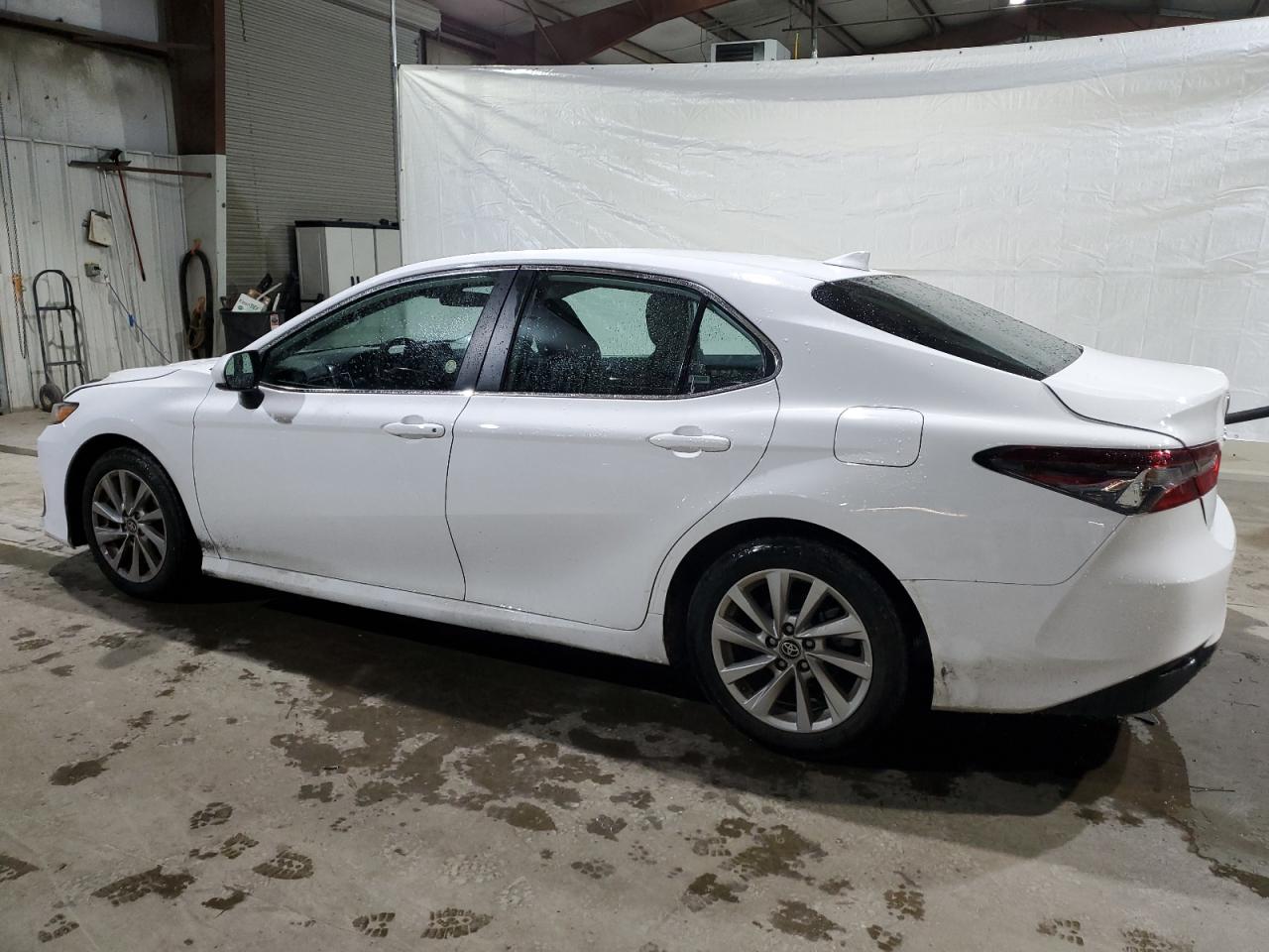 Изображение 2 2022 TOYOTA CAMRY LE 2022 с VIN 4T1C11AK4NU068958