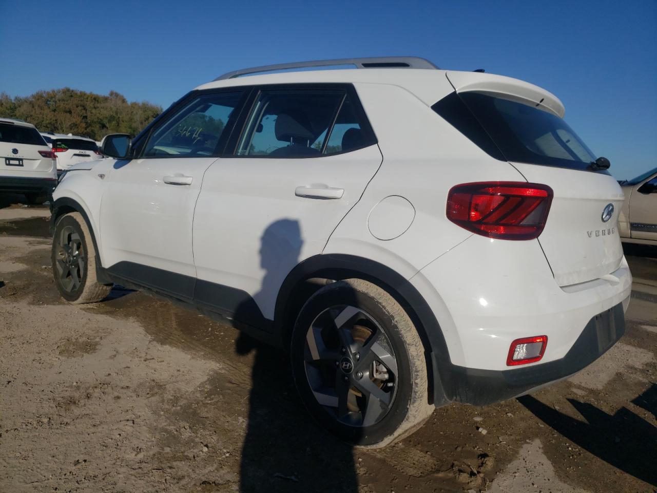 Image 2 of 2022 HYUNDAI VENUE SEL 2022 with VIN KMHRC8A35NU180867