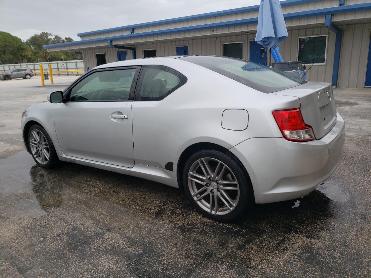 Obraz 2 z 2011 TOYOTA SCION TC  2011 z VIN JTKJF5C79B3003983