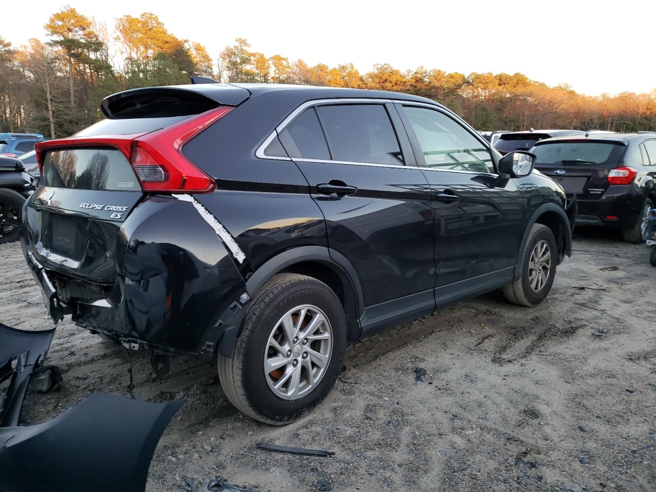 Obraz 3 z 2018 MITSUBISHI ECLIPSE CROSS ES 2018 z VIN JA4AT3AA8JZ069370