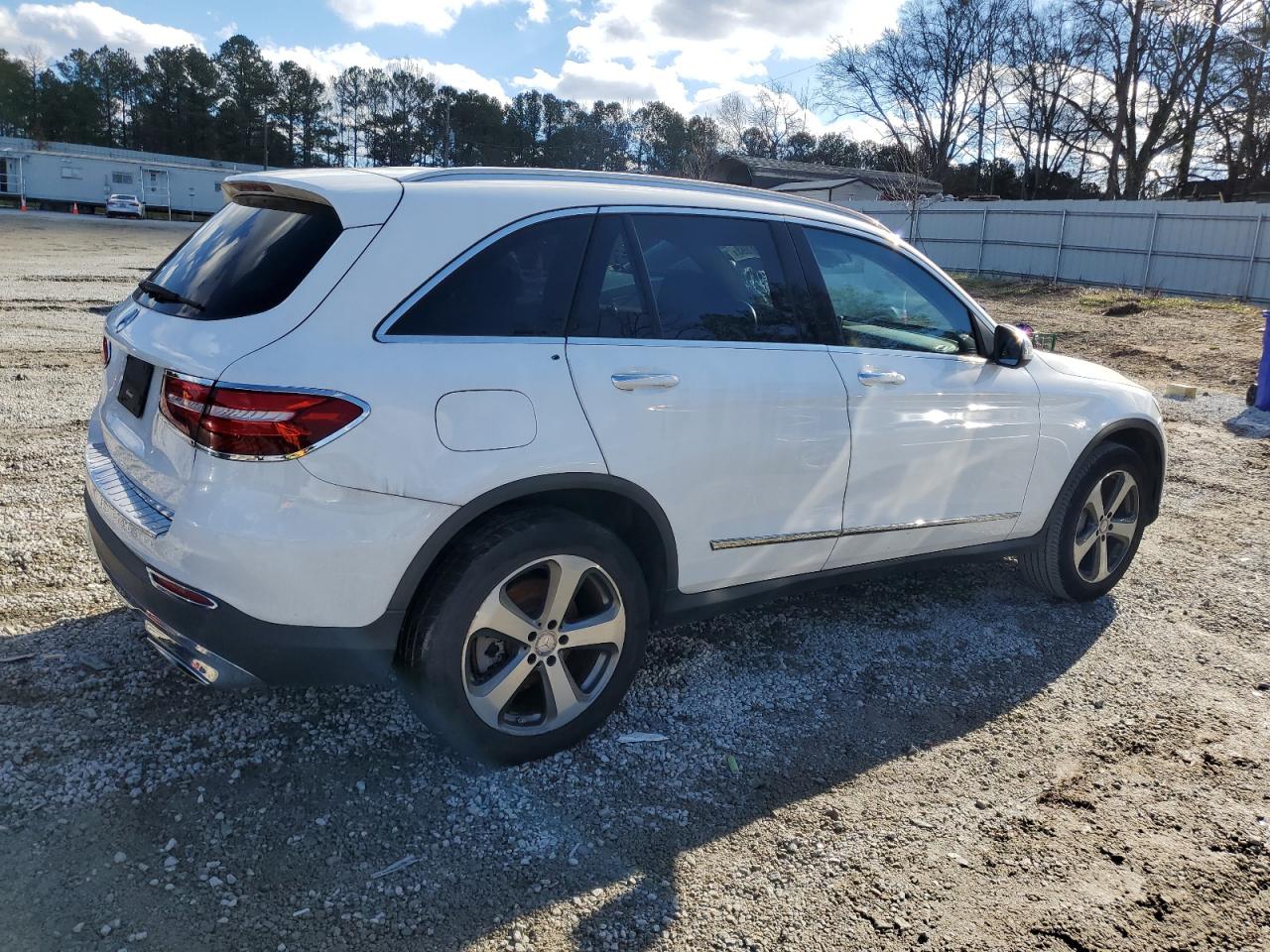 Image 3 of 2017 MERCEDES-BENZ GLC 300 2017 with VIN WDC0G4JB5HF199021