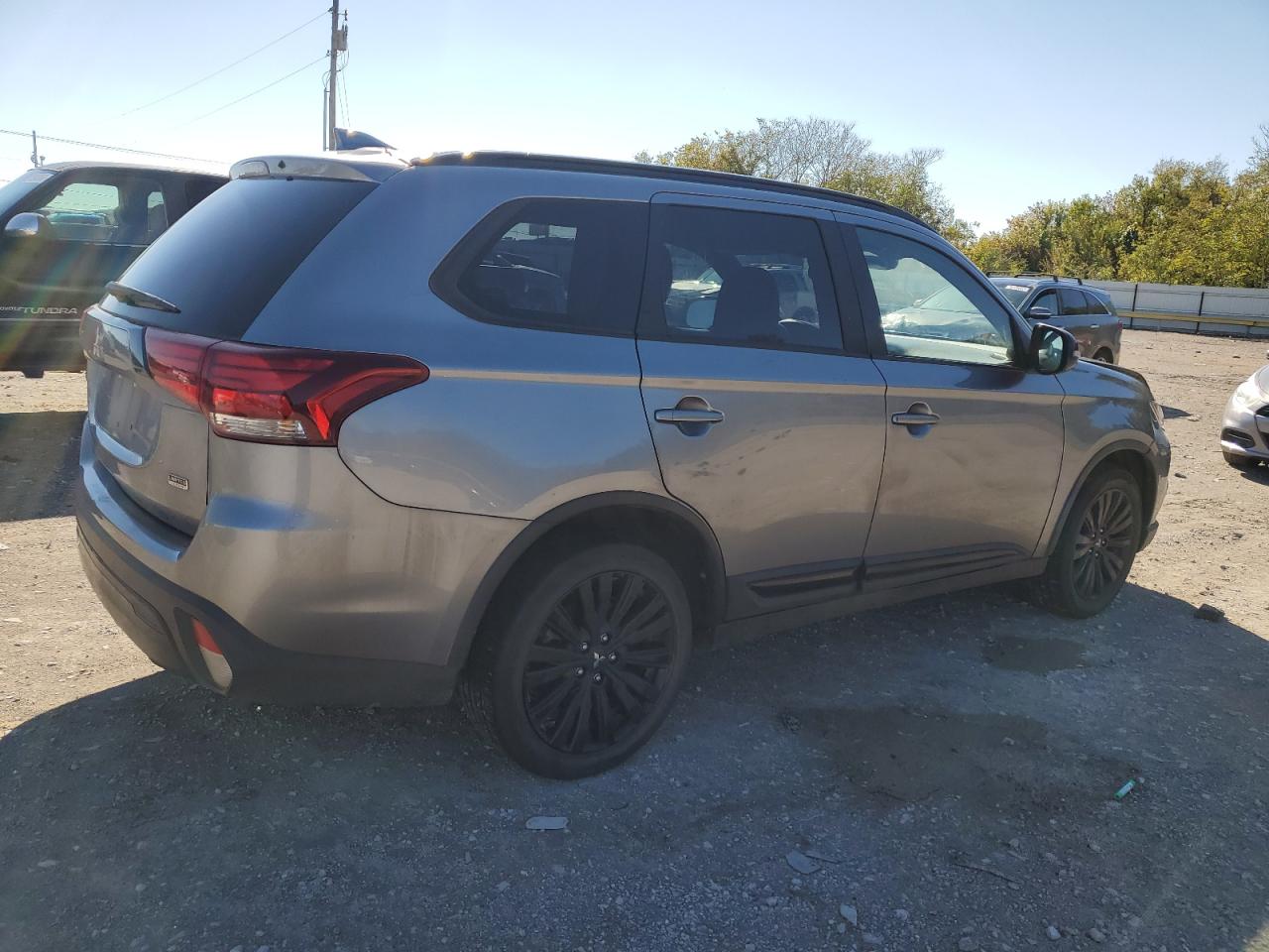 Изображение 3 2020 MITSUBISHI OUTLANDER SE 2020 с VIN JA4AZ3A33LZ037381