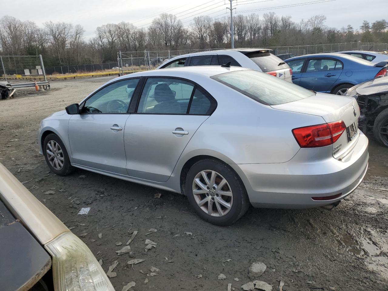 Image 2 of 2015 VOLKSWAGEN JETTA SE 2015 with VIN 3VWD17AJ3FM319216