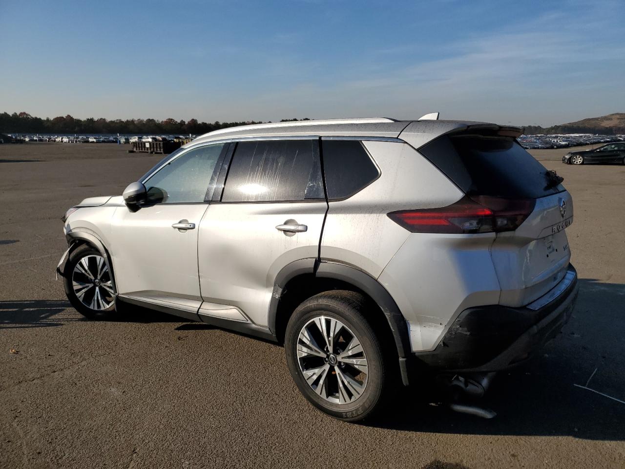 Image 2 of 2021 NISSAN ROGUE SV 2021 with VIN JN8AT3BB4MW220454