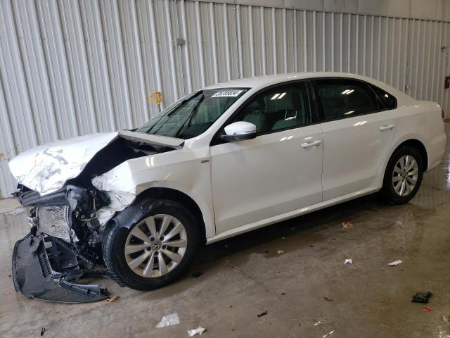 Image 1 of 2015 VOLKSWAGEN PASSAT S 2015 with VIN 1VWAS7A32FC065954