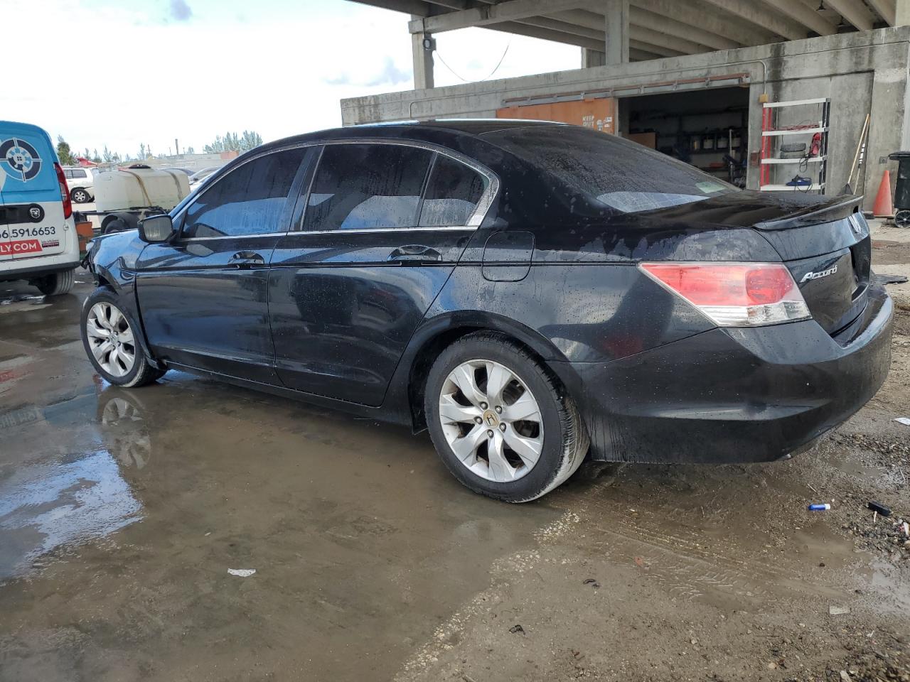 Изображение 2 2009 HONDA ACCORD LX 2009 с VIN 1HGCP26399A048224