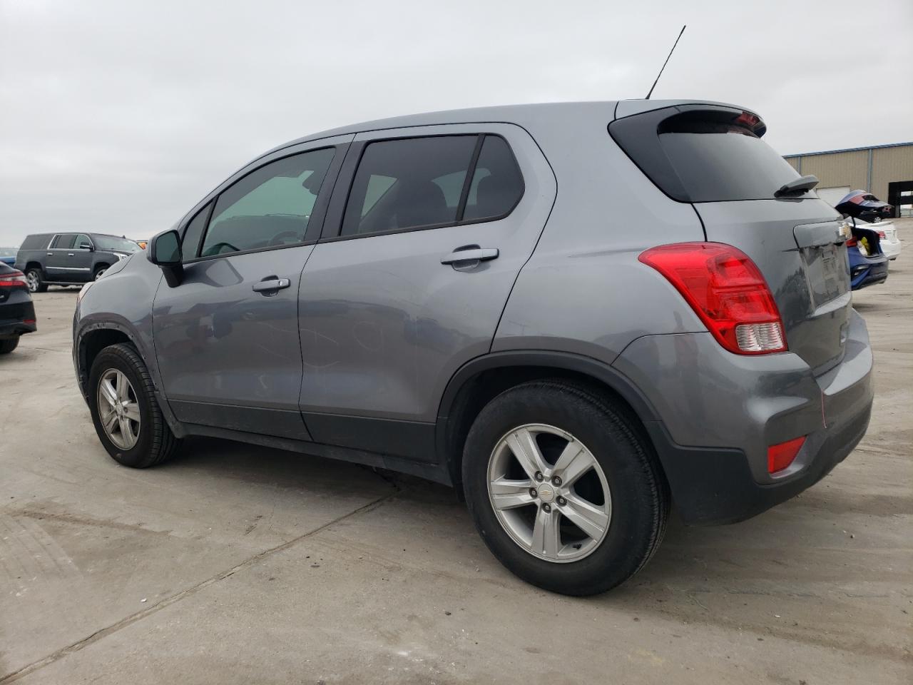 Изображение 2 2020 CHEVROLET TRAX LS 2020 с VIN 3GNCJKSB0LL289092