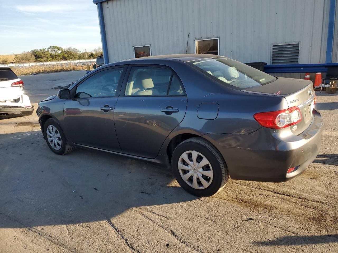 Изображение 2 2011 TOYOTA COROLLA BASE 2011 с VIN 2T1BU4EE3BC673852