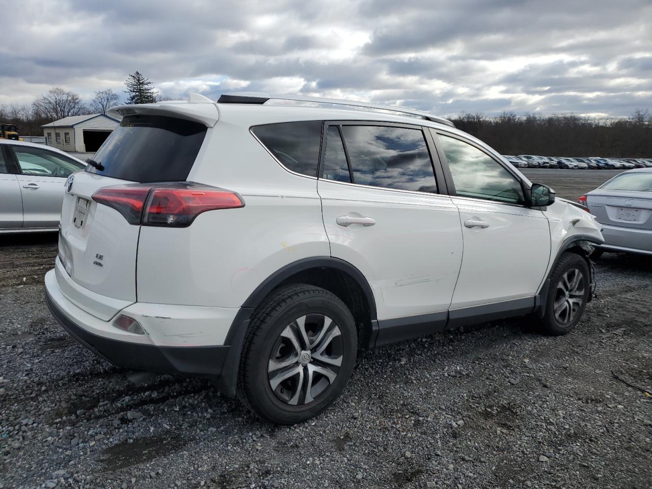 Изображение 3 2016 TOYOTA RAV4 LE 2016 с VIN JTMBFREV3GJ084125