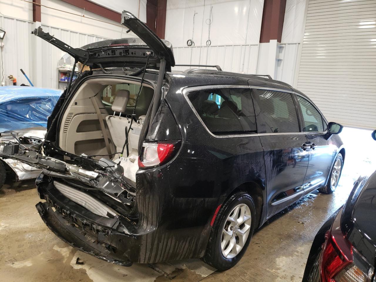 Изображение 3 2017 CHRYSLER PACIFICA TOURING L 2017 с VIN 2C4RC1BG1HR520854