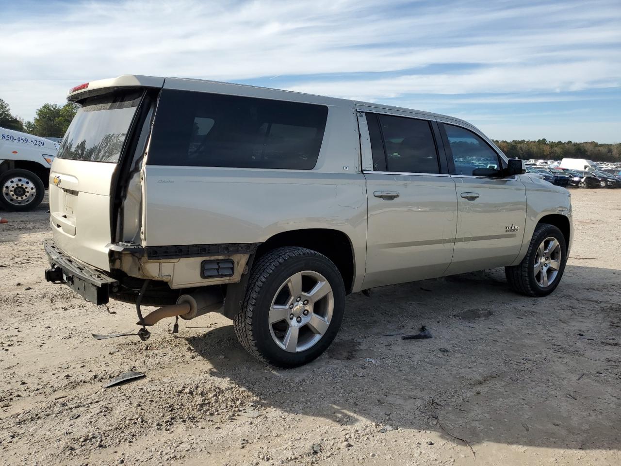 Изображение 3 2015 CHEVROLET SUBURBAN C1500 LT 2015 с VIN 1GNSCJKC7FR710232