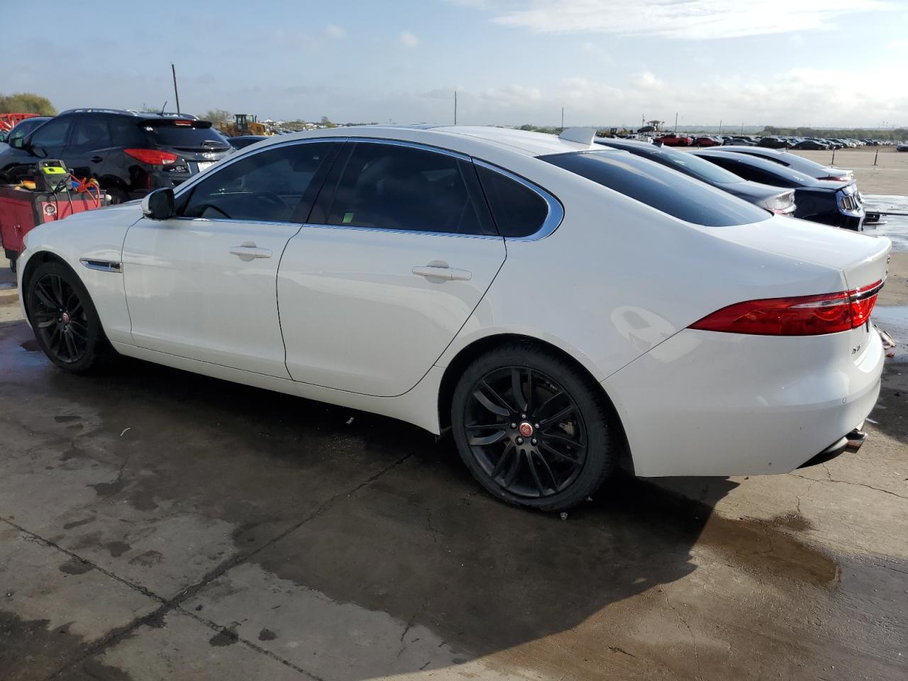 Obraz 2 z 2017 JAGUAR XF PRESTIGE 2017 z VIN SAJBE4BVXHCY35643