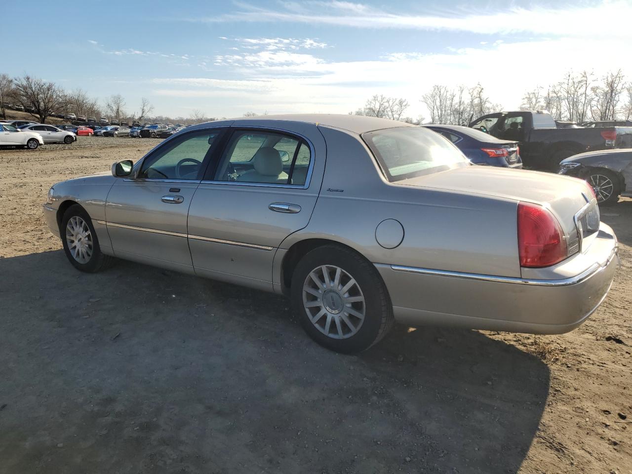 Obraz 2 z 2007 LINCOLN TOWN CAR SIGNATURE 2007 z VIN 1LNHM81V17Y629340