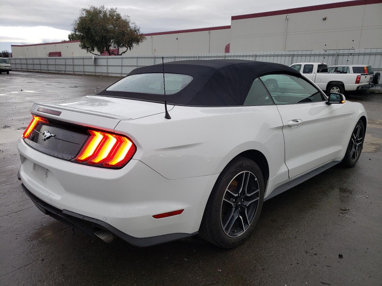 Image 3 of 2020 FORD MUSTANG  2020 with VIN 1FATP8UH7L5184650
