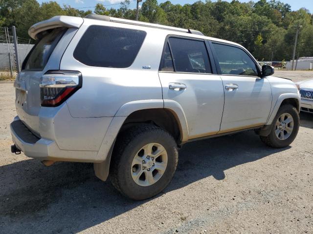 Image 3 of 2019 TOYOTA 4RUNNER SR5 2019 with VIN JTEBU5JRXK5620699