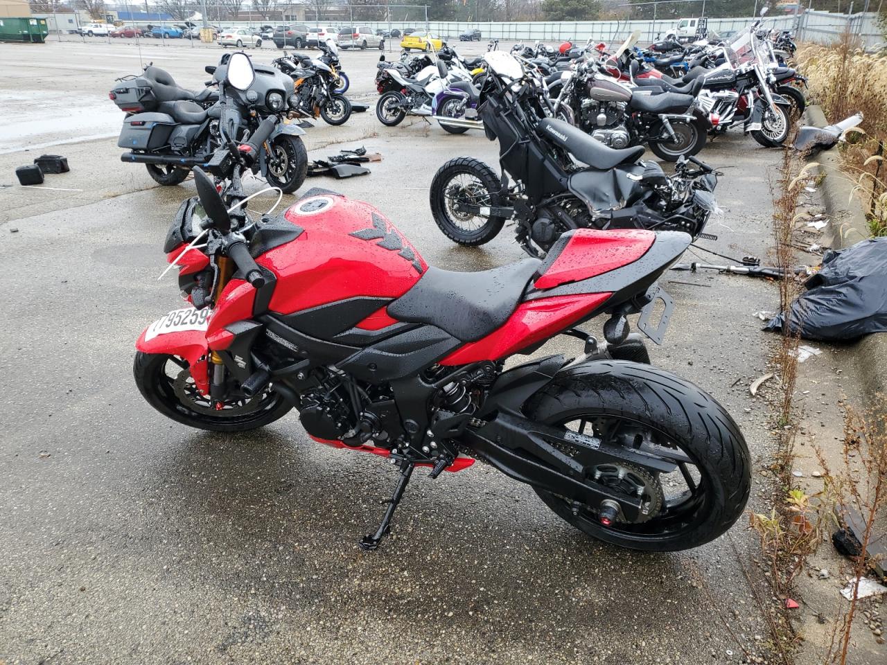 Image 3 of 2018 SUZUKI GSX-S750 M 2018 with VIN JS1C533D7J2100739