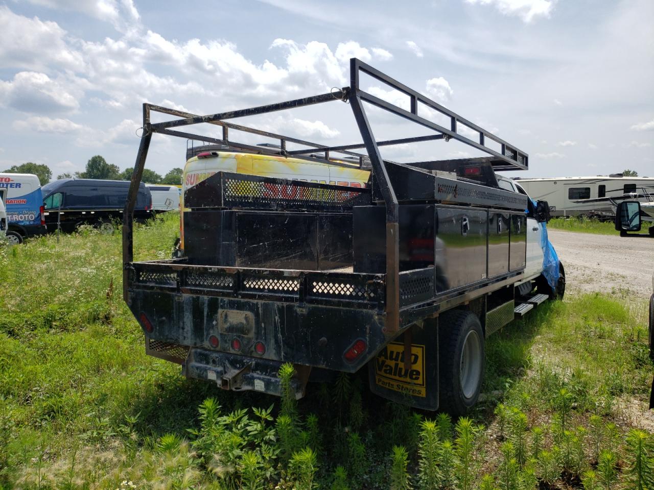 Image 3 of 2019 CHEVROLET SILVERADO MEDIUM DUTY  2019 with VIN 1HTKHPVK5KH666637