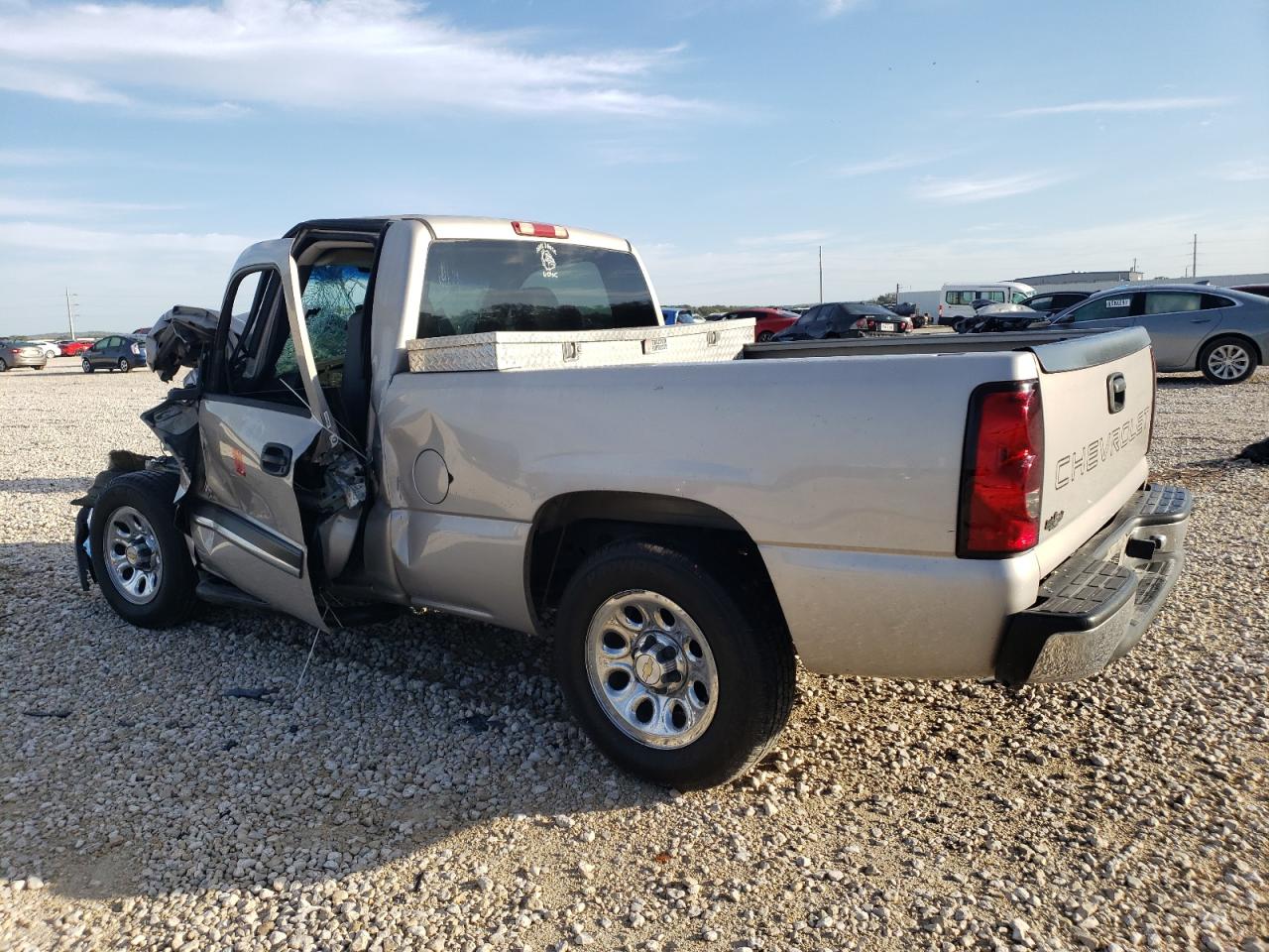 Image 2 of 2005 CHEVROLET SILVERADO C1500 2005 with VIN 1GCEC14X85Z150919
