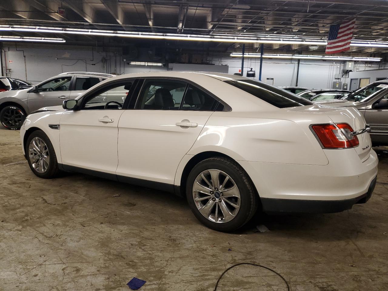 Image 2 of 2011 FORD TAURUS LIMITED 2011 with VIN 1FAHP2FW2BG186596