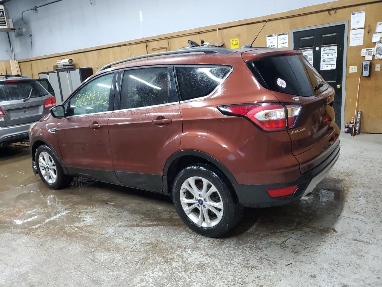 Изображение 2 2018 FORD ESCAPE SE 2018 с VIN 1FMCU0GD8JUC31583