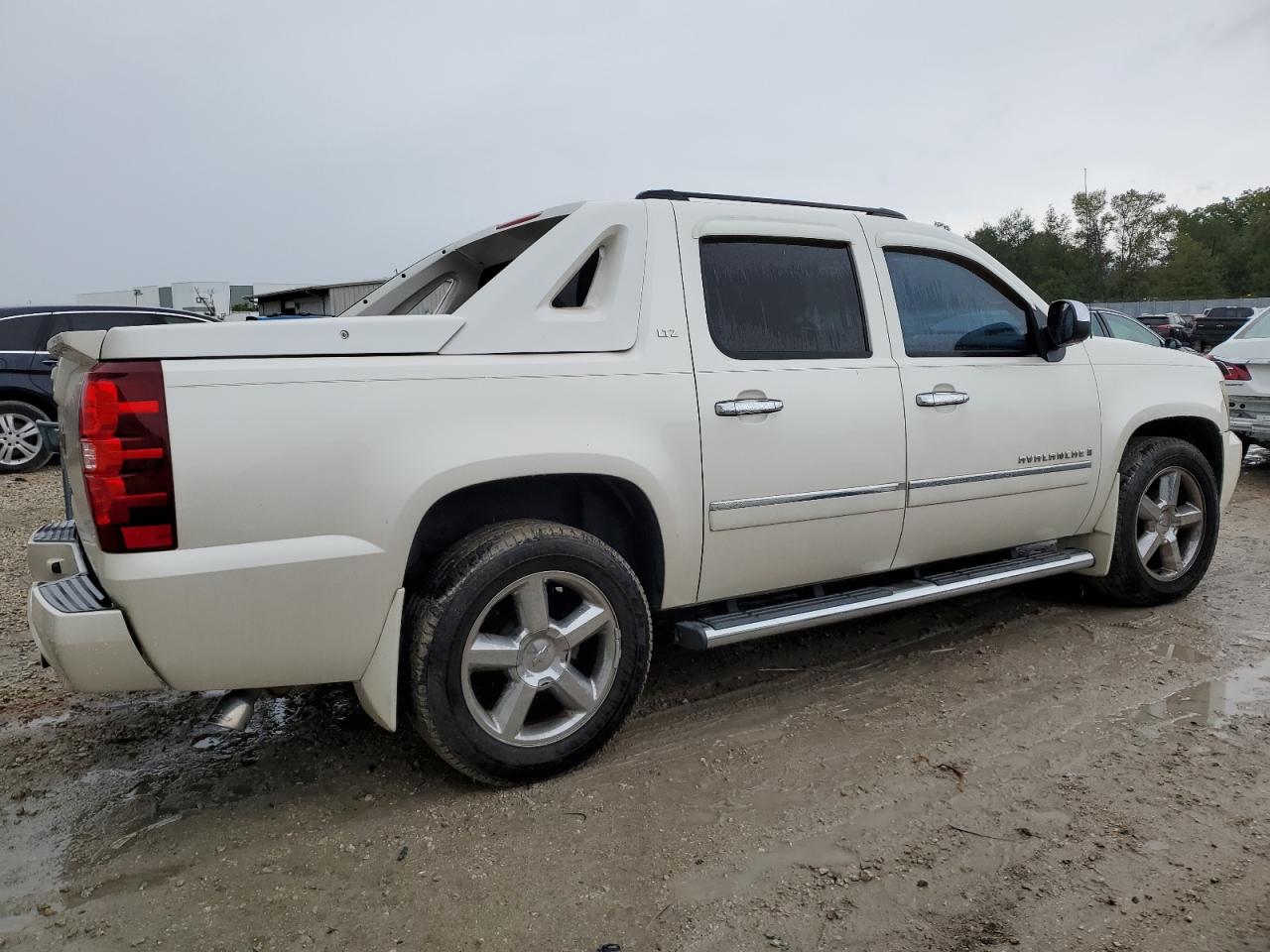 Изображение 3 2009 CHEVROLET AVALANCHE C1500 LTZ 2009 с VIN 3GNEC32J19G175863