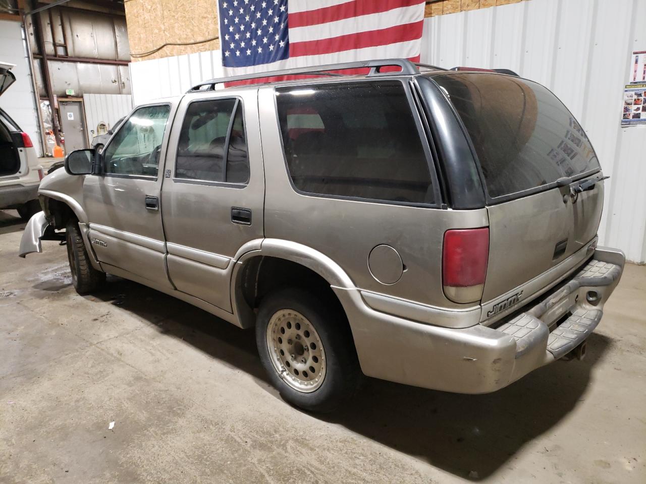 Image 2 of 2001 GMC JIMMY  2001 with VIN 1GKDT13W412117783
