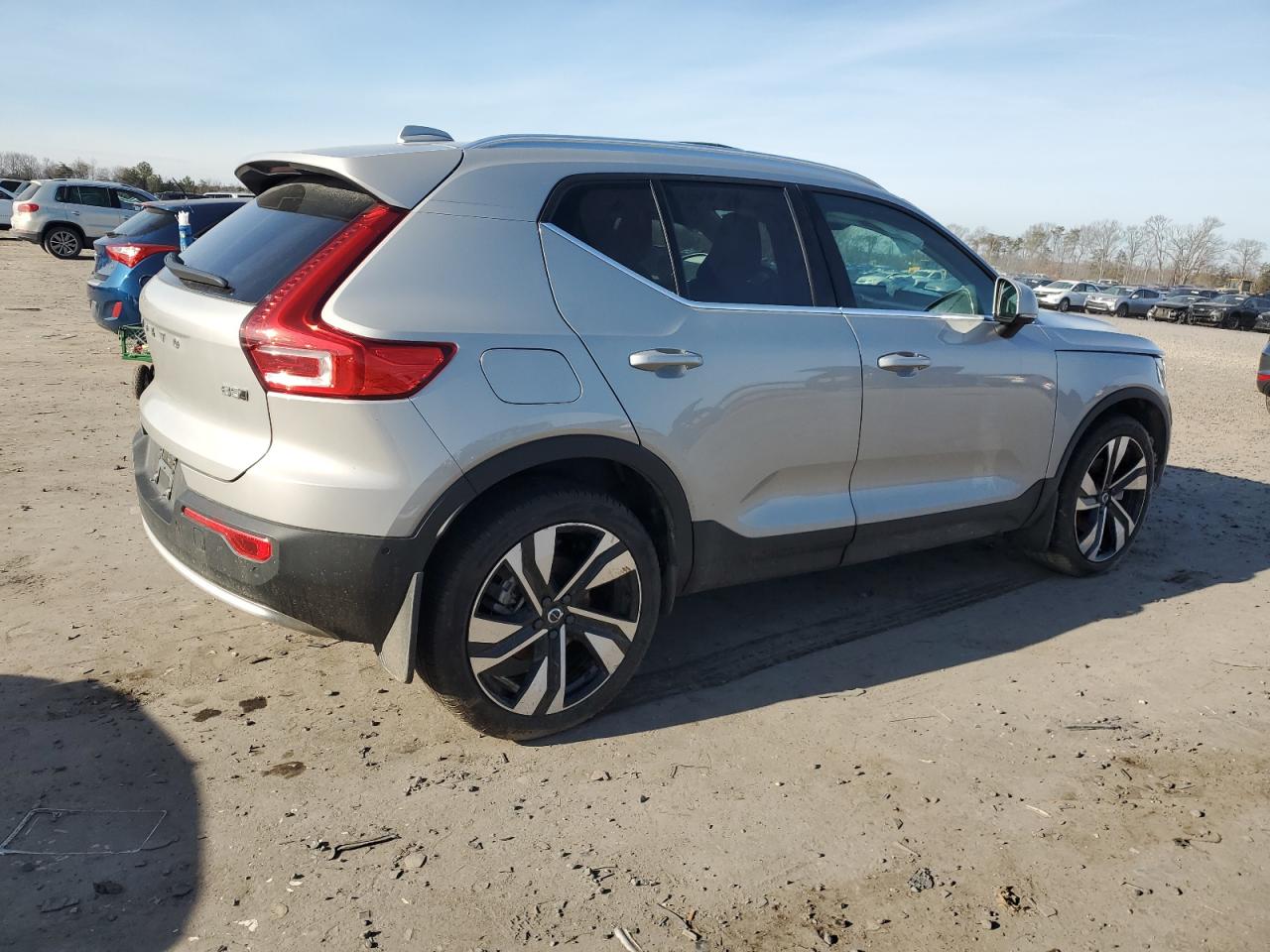 Obraz 3 z 2023 VOLVO XC40 ULTIMATE 2023 z VIN YV4L12UA6P2939349