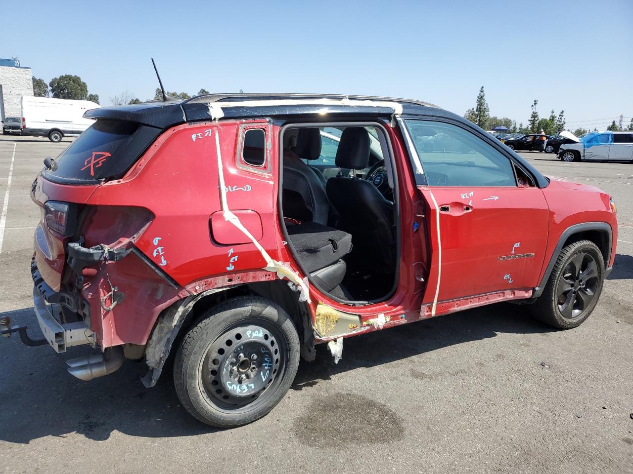 Image 3 of 2019 JEEP COMPASS LATITUDE 2019 with VIN 3C4NJCBB1KT692228