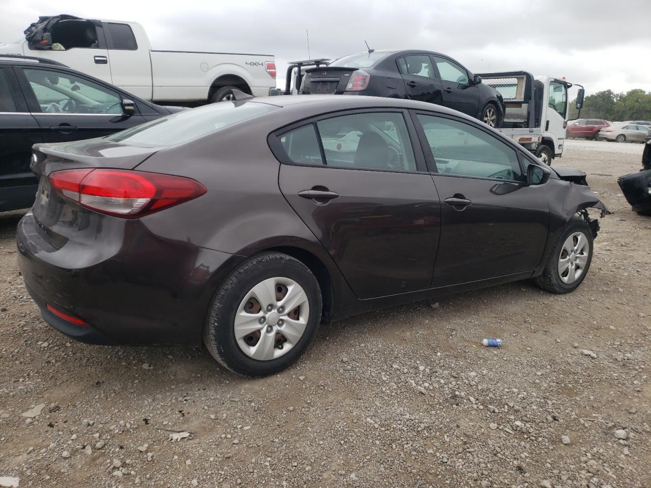 Image 3 of 2018 KIA FORTE LX 2018 with VIN 3KPFK4A72JE190710