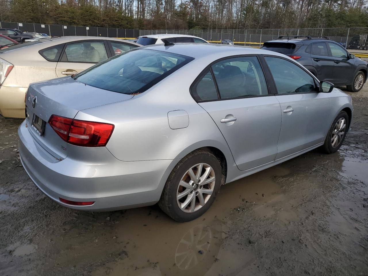 Image 3 of 2015 VOLKSWAGEN JETTA SE 2015 with VIN 3VWD17AJ3FM319216