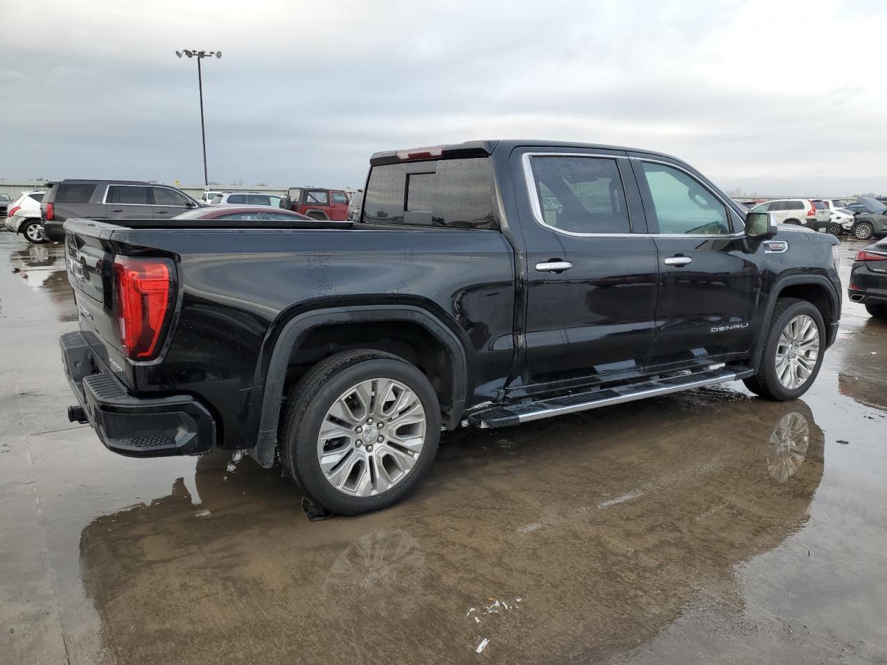 Obraz 3 z 2022 GMC SIERRA LIMITED K1500 DENALI 2022 z VIN 3GTU9FEL8NG217019