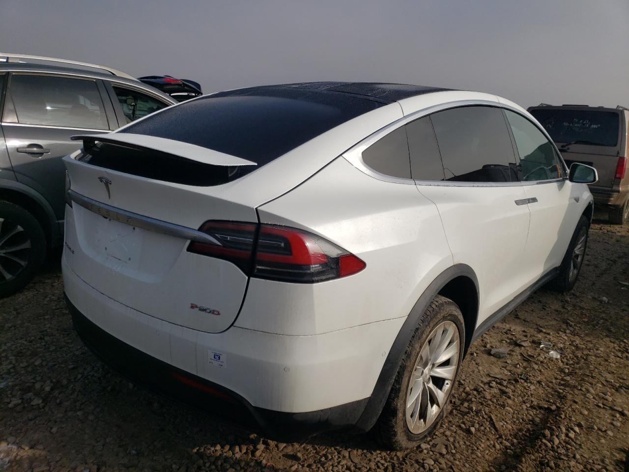 Obraz 3 z Tesla Model X 2016 z VIN 5YJXCAE48GFS00241