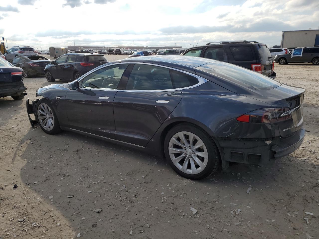 Obraz 2 z 2016 TESLA MODEL S  2016 z VIN 5YJSA1E25GF146234