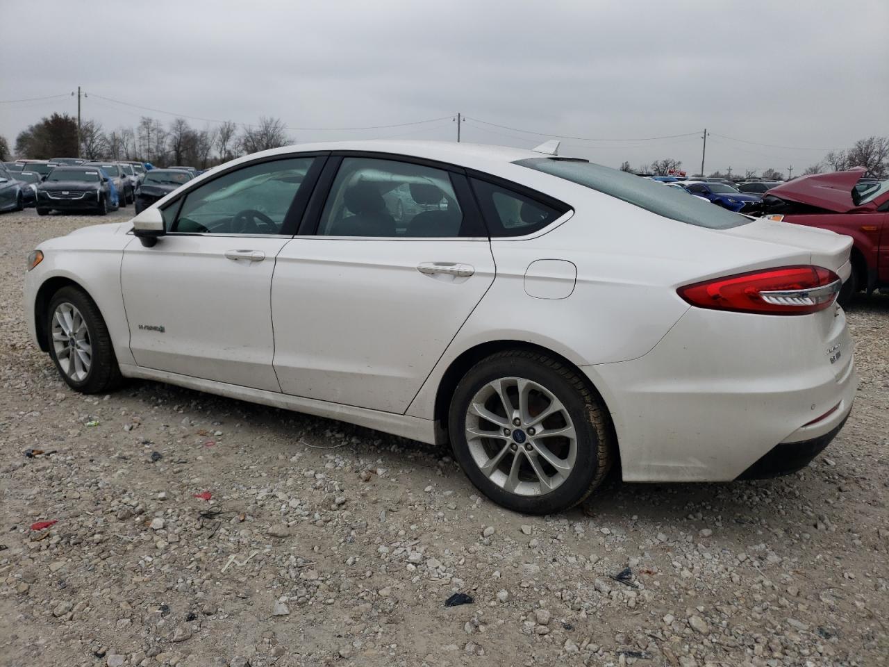 Image 2 of 2019 FORD FUSION SE 2019 with VIN 3FA6P0LU9KR148354