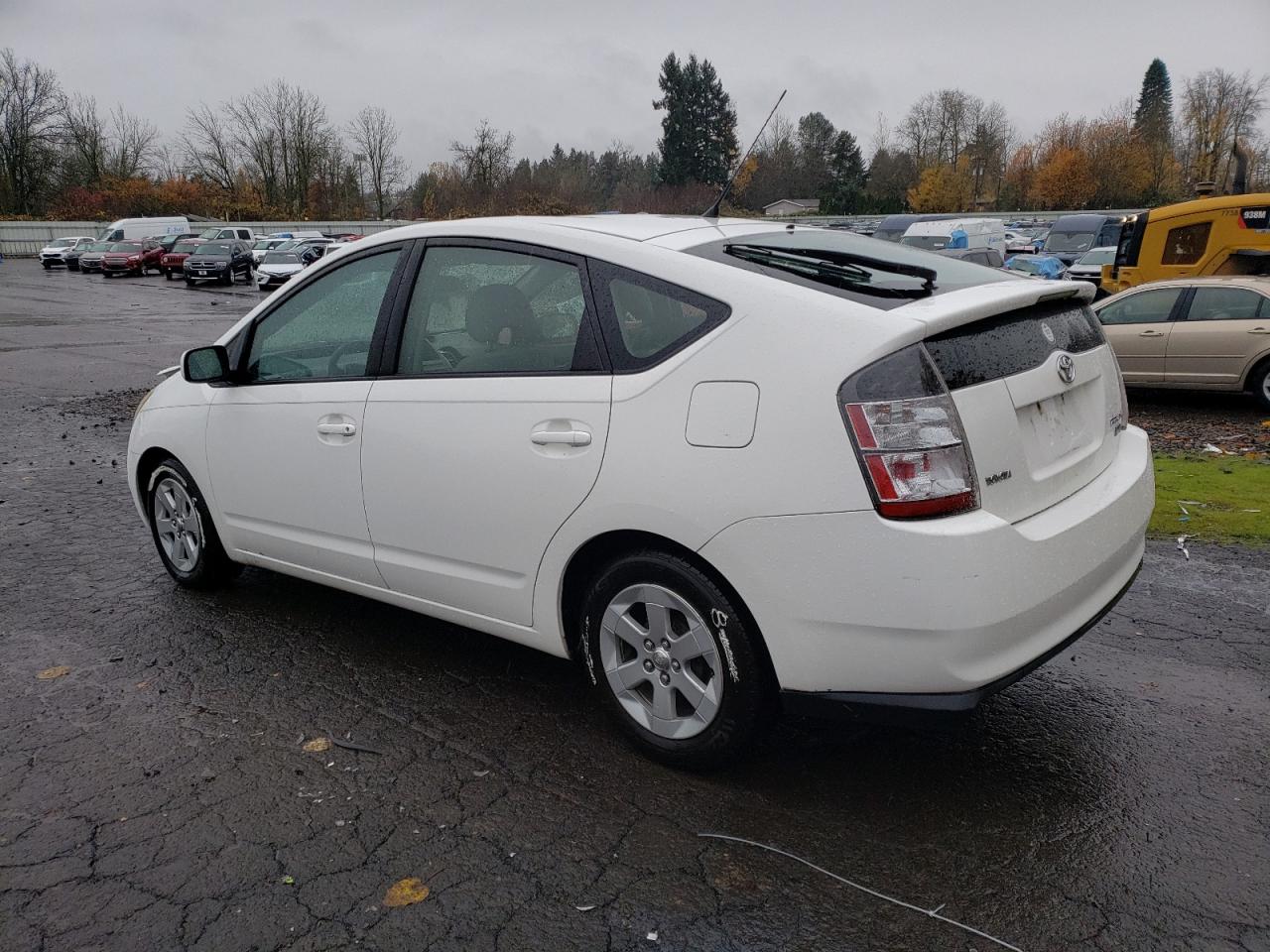 Image 2 of 2005 TOYOTA PRIUS  2005 with VIN JTDKB20UX53124008
