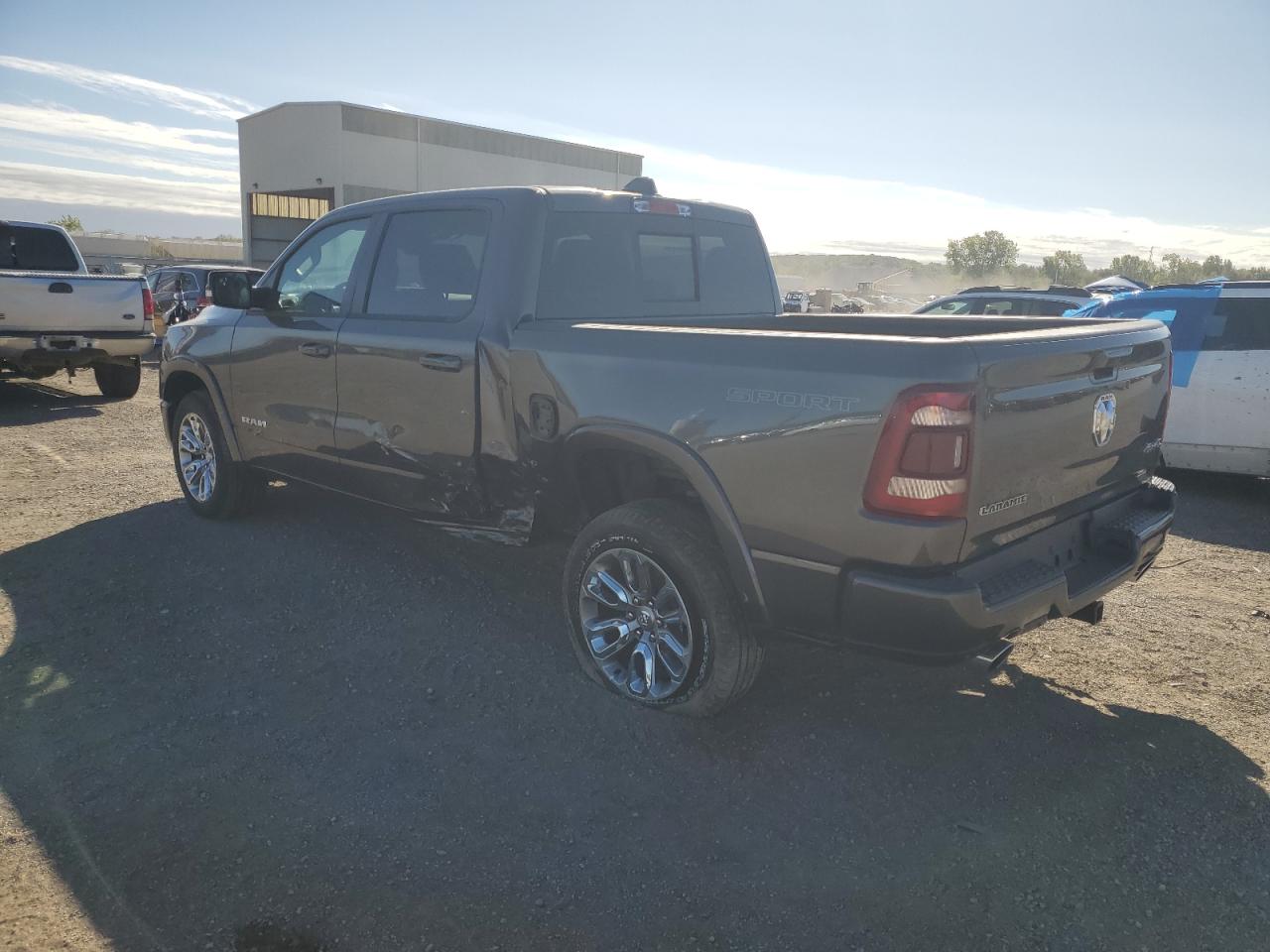 Obraz 2 z 2021 RAM 1500 LARAMIE 2021 z VIN 1C6SRFJT0MN810643