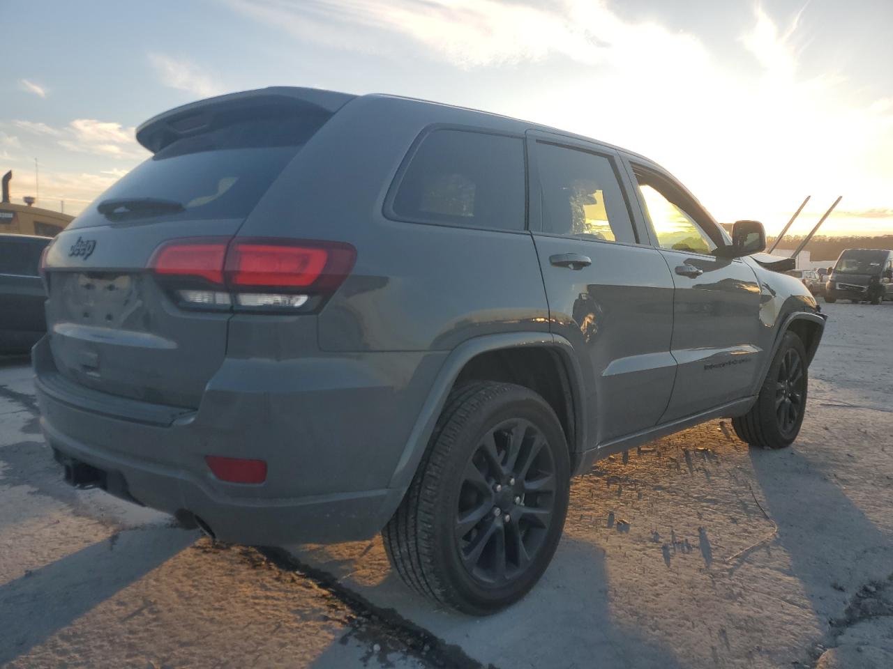 Obraz 3 z 2022 JEEP GRAND CHEROKEE LAREDO E 2022 z VIN 1C4RJFAG8NC144307