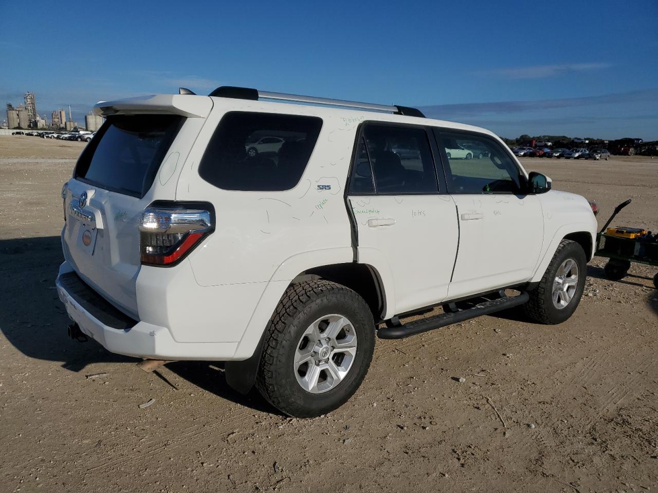 Obraz 3 z 2021 TOYOTA 4RUNNER SR5/SR5 PREMIUM 2021 z VIN JTEMU5JR8M5842251