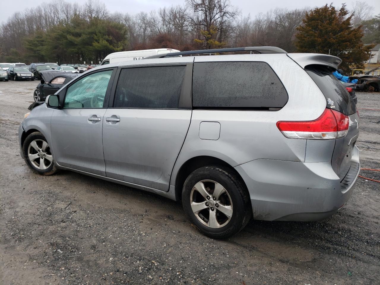 Image 2 of 2011 TOYOTA SIENNA LE 2011 with VIN 5TDKK3DC4BS153148